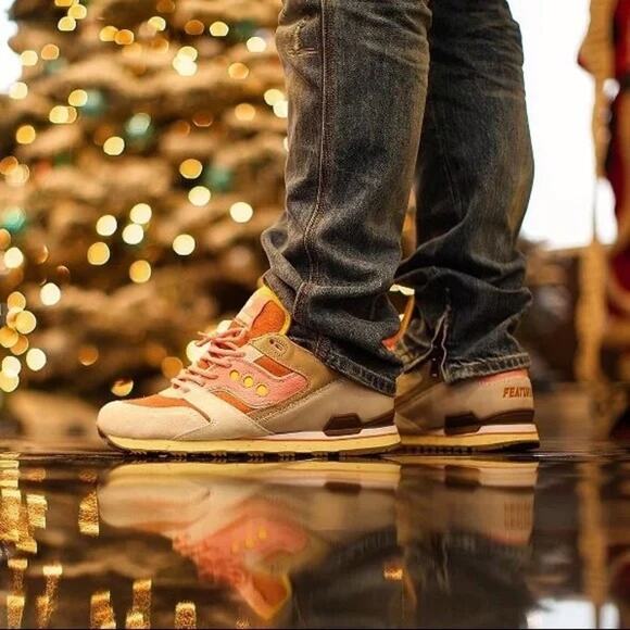 NEW Saucony x Feature Courageous Bacon & Eggs Sneakers 11.5 Tennis Shoes NIB - Picture 3 of 10